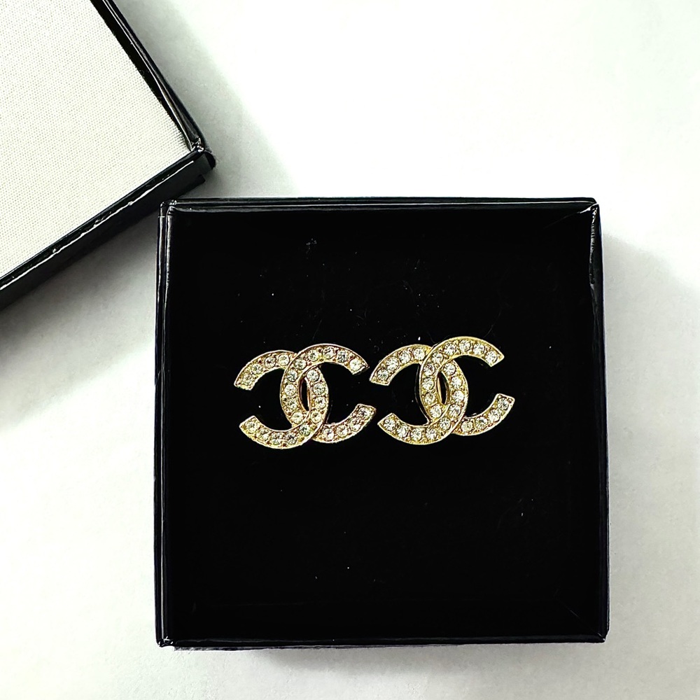 CHANEL Earrings Vintage CC Logo Crystal Clip On 24K Gold Plated Studs with Box - Picture 2 of 13